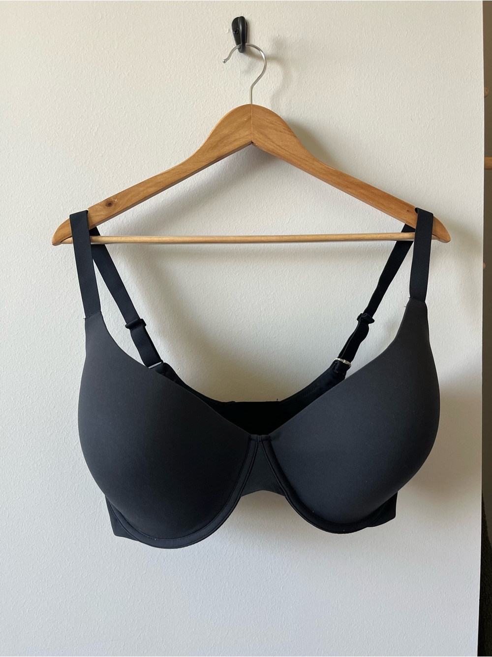 SKIMS Fits Everybody Scoop Plunge Bra 38H NWT Onyx Color